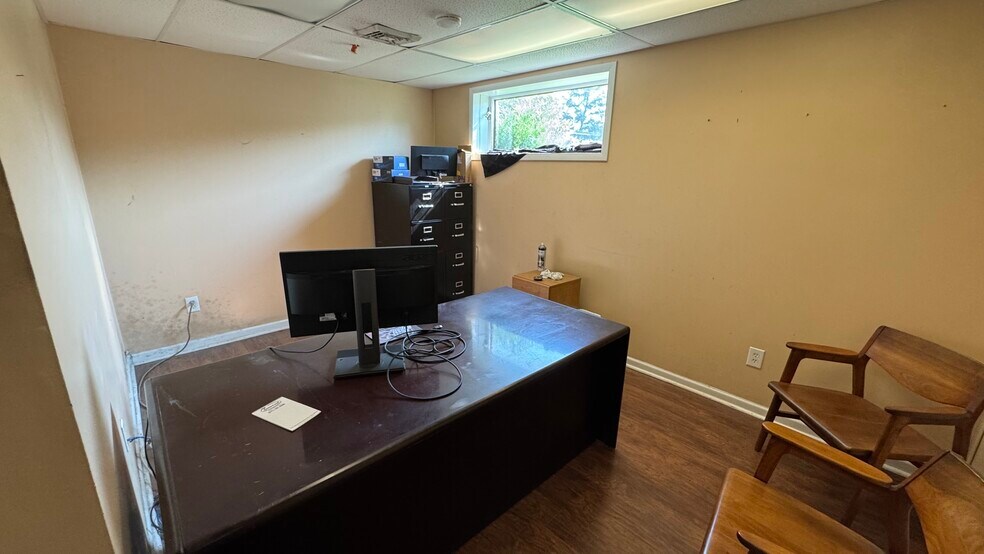 More Photos Of 231 Moorestown Dr, Bath Manufacturing For Sale