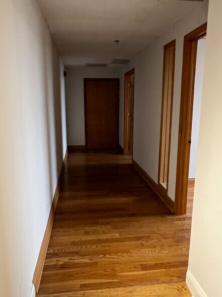 More Photos Of 17W300 22nd St, Oakbrook Terrace Medical For Lease