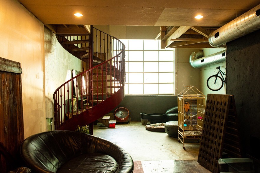 More Photos Of 105 SE Ormond St, Atlanta Storefront For Sale