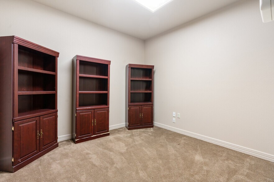 More Photos Of 18920 Freeport Dr, Montgomery Industrial For Sale