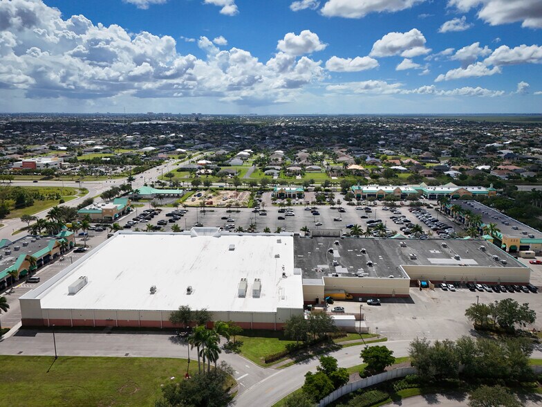 More Photos Of 2354 Surfside Blvd, Cape Coral Storefront For Sale