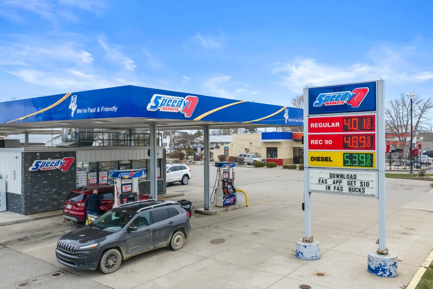 More Photos Of 910 S Main St, Lapeer Freestanding For Sale