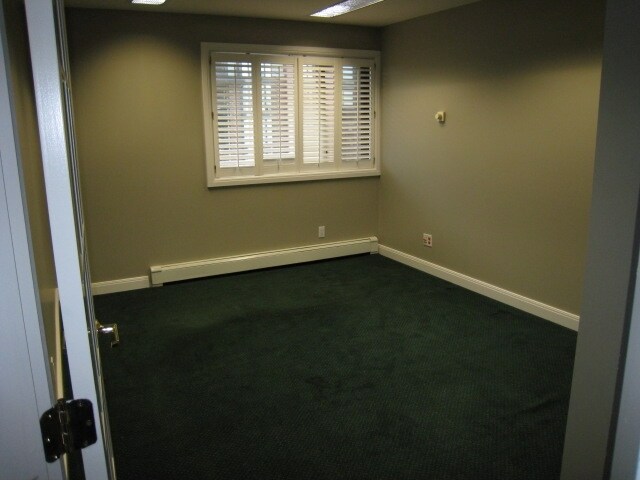 More Photos Of 1538 Foster St, White Rock Office For Lease