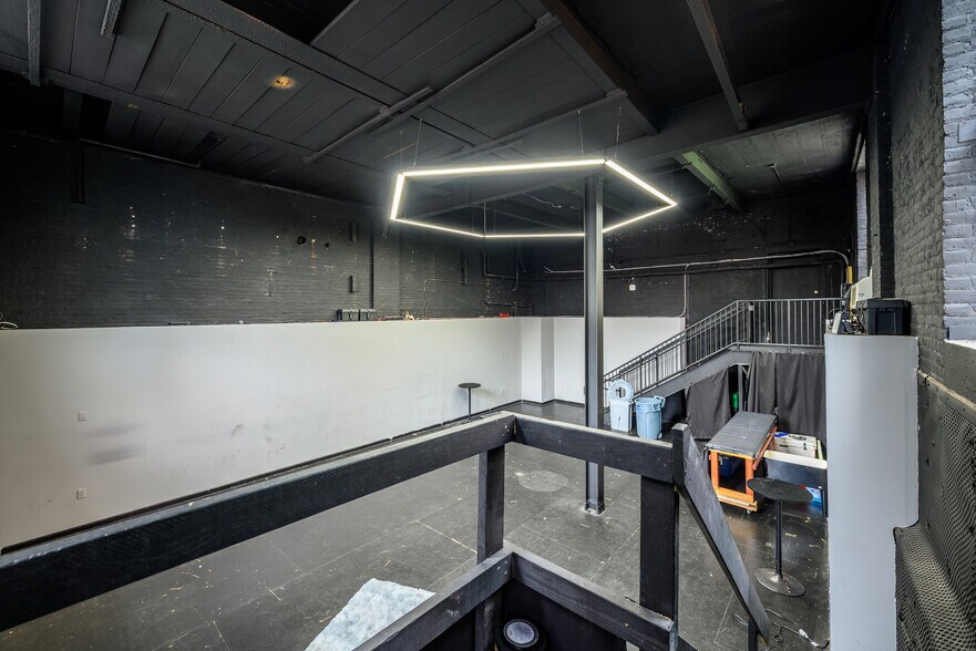 More Photos Of 86-90 Forrest St, Jersey City Warehouse For Lease