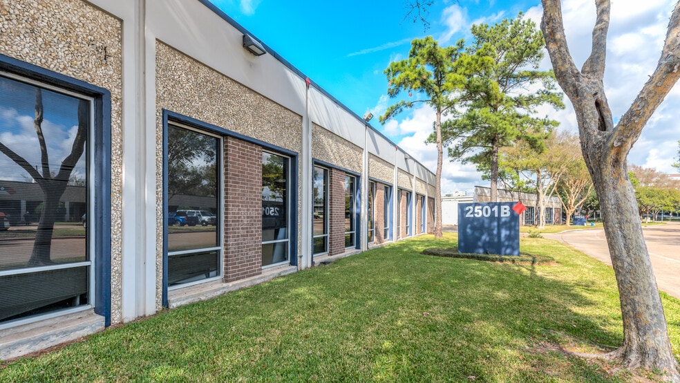 More Photos Of 2500 Central Pky, Houston Unknown For Lease