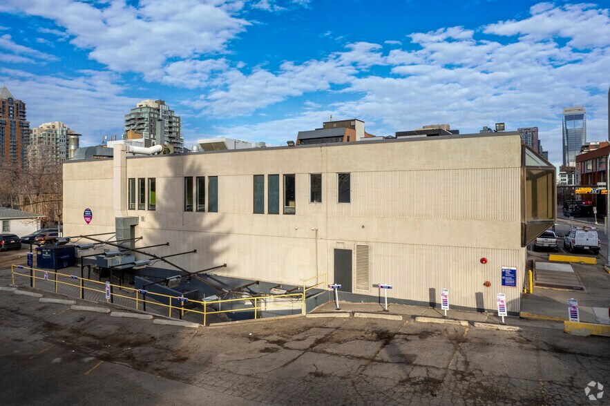 More Photos Of 601 17th Ave SW, Calgary Restaurant For Lease