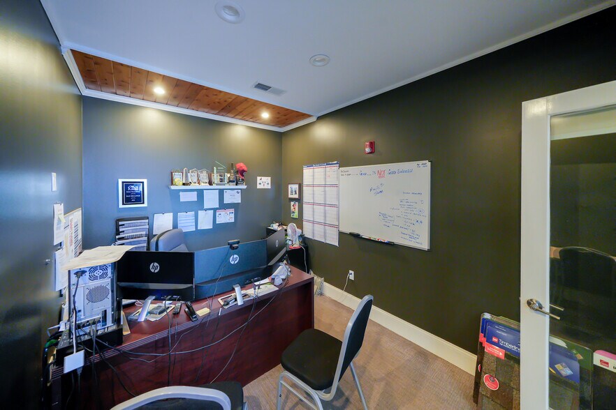 More Photos Of 2923 S Tryon St, Charlotte Office For Lease