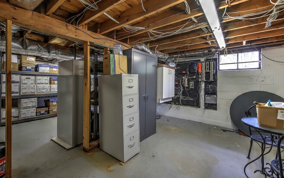 More Photos Of 471 Monroe Tpke, Monroe Medical For Lease
