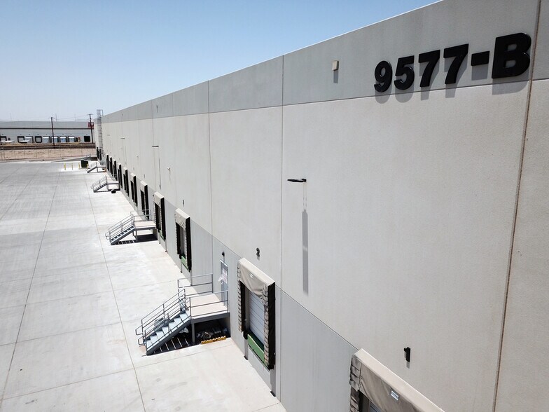 More Photos Of 9577 Plaza Cir, El Paso Warehouse For Lease