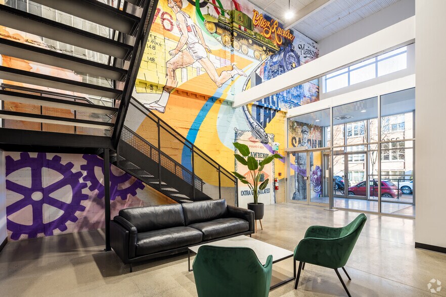 More Photos Of 2260 Av Aird, Montréal Light Distribution For Lease