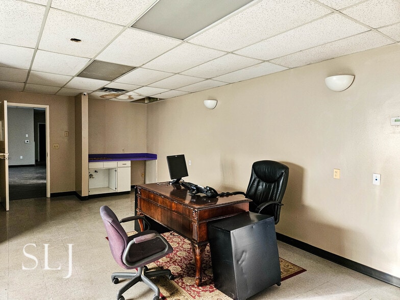 More Photos Of 1100 S Akard St, Dallas Flex For Lease