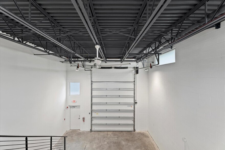 More Photos Of 6566 Palmer Park Cir, Sarasota Self Storage For Sale