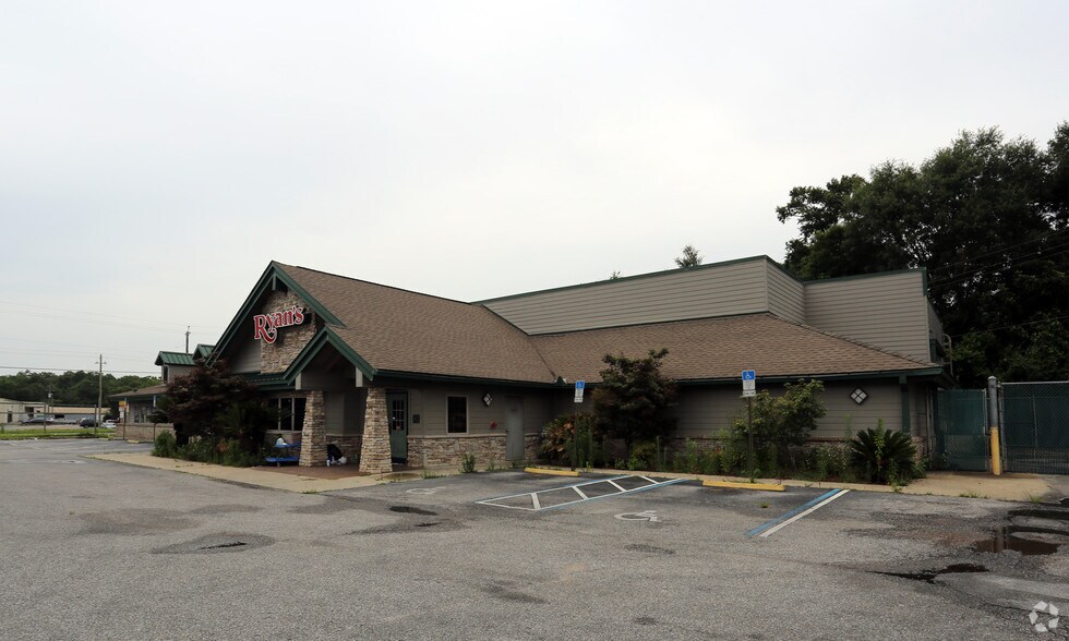 More Photos Of 9006 Pensacola Blvd, Pensacola Restaurant For Sale