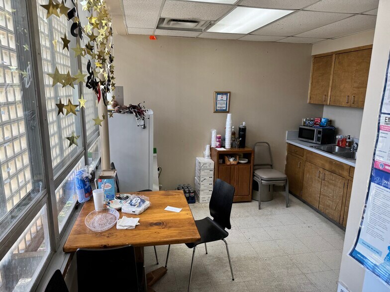 More Photos Of 201 E Roosevelt Rd, Little Rock Medical For Sale