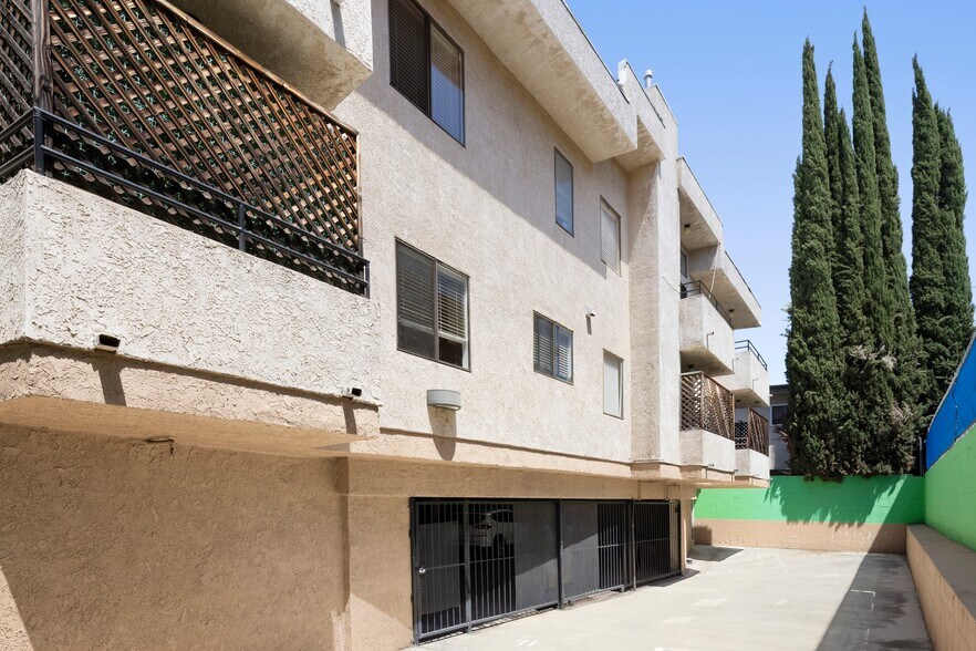 More Photos Of 18620 Burbank Blvd, Tarzana Apartments For Sale