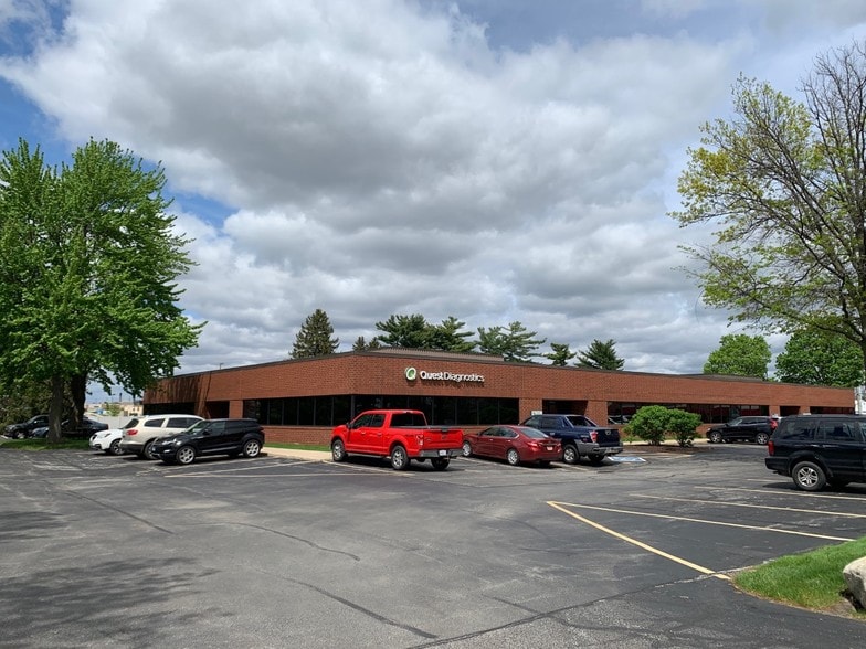 More Photos Of 2107 S Neil St, Champaign Office For Sale