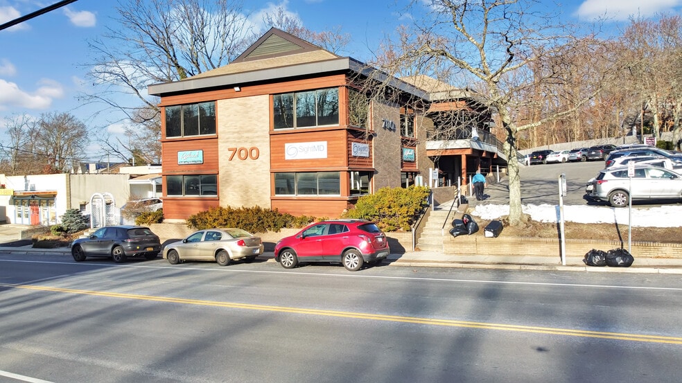 More Photos Of 700 New York Ave, Huntington Medical For Lease