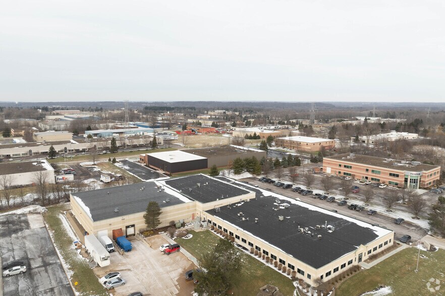 More Photos Of 1959 Summit Commerce Park, Twinsburg Flex For Sale