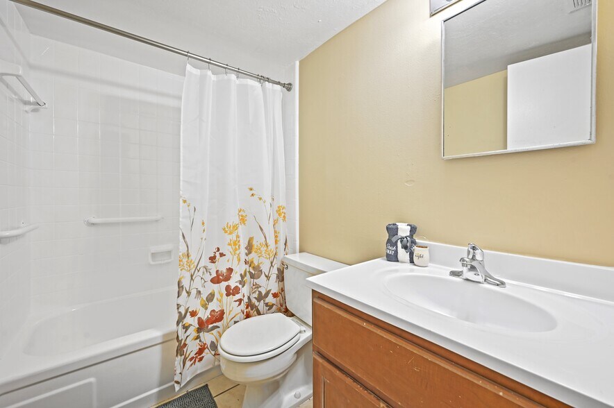 More Photos Of 8372 Beacon Blvd, Fort Myers Apartments For Sale