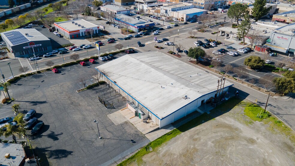 More Photos Of 210 S Main St, Manteca Freestanding For Lease