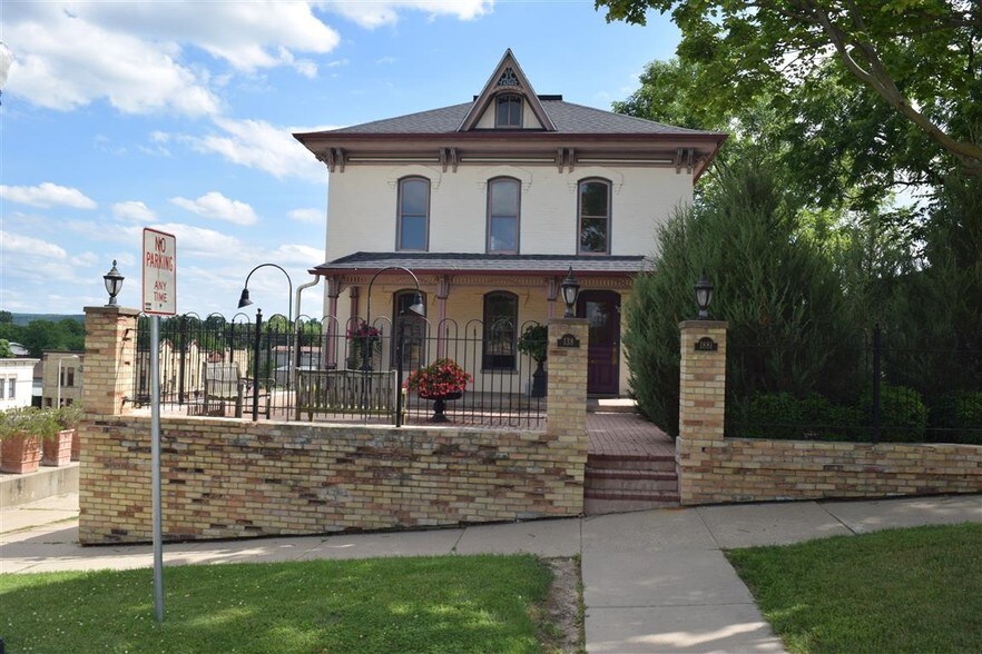 More Photos Of 138 1st St, Baraboo Office For Sale