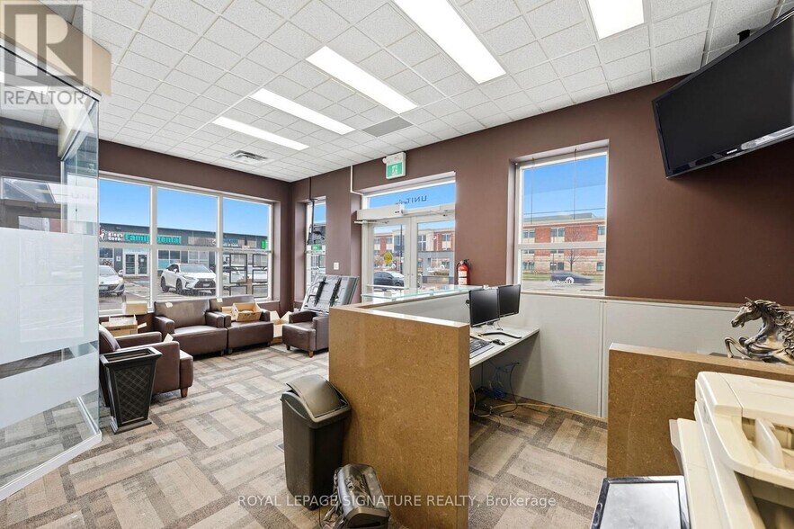 More Photos Of 158 Guelph St, Halton Hills Freestanding For Lease