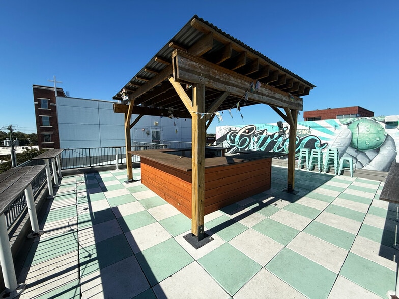 More Photos Of 770 Liberty View Ct, Winston-Salem Bar For Lease