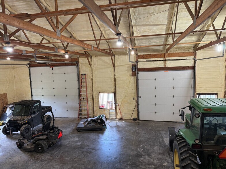 More Photos Of 4299 Lewis Access Rd, Center Point Warehouse For Lease