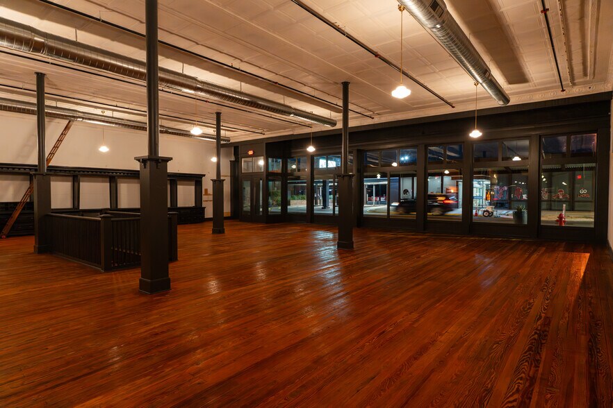 More Photos Of 119 W San Antonio St, Lockhart Storefront Retail Office For Sale