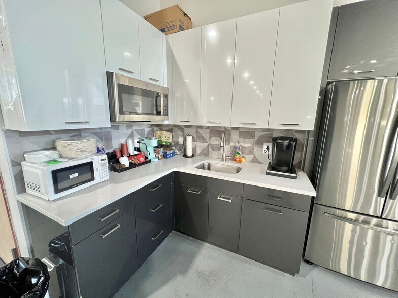 More Photos Of 84 14th St, Brooklyn Office For Lease