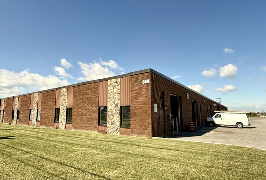 More Photos Of 350 Oakdale Rd, Toronto Manufacturing For Lease