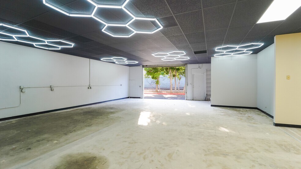 More Photos Of 1900 E Warner Ave, Santa Ana Light Manufacturing For Lease