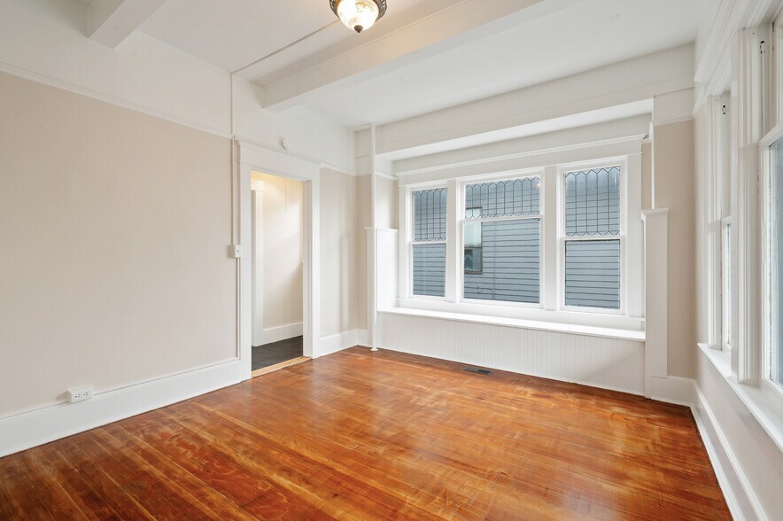 More Photos Of 1425 Palm Ave SW, Seattle Multifamily For Sale