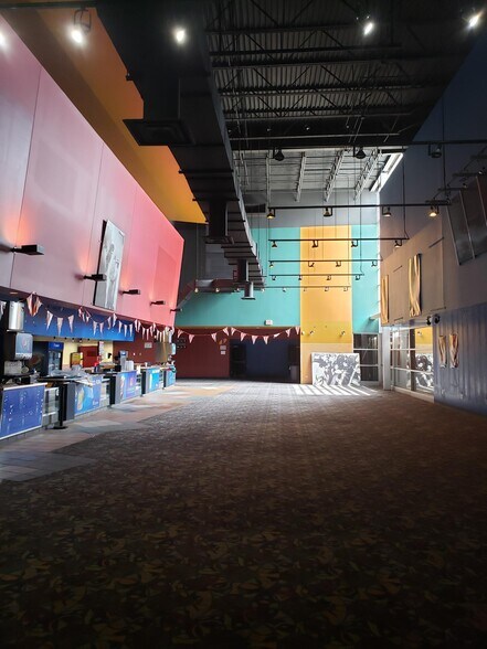 More Photos Of 3330 W Roosevelt Rd, Chicago Movie Theatre For Lease