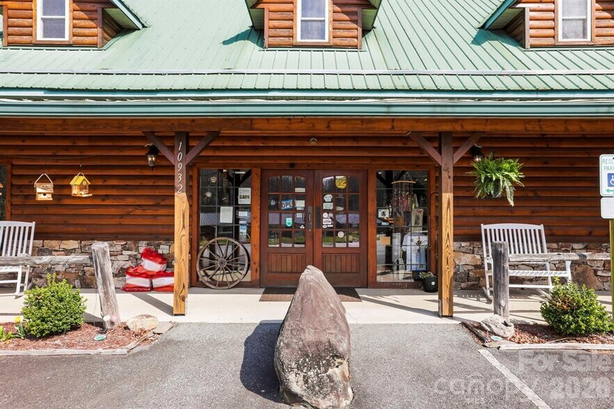 More Photos Of 10932 Rosman Hwy, Lake Toxaway Freestanding For Sale