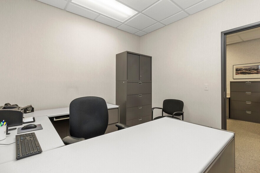 More Photos Of 33 Hiram St, Lake Orion Medical For Lease