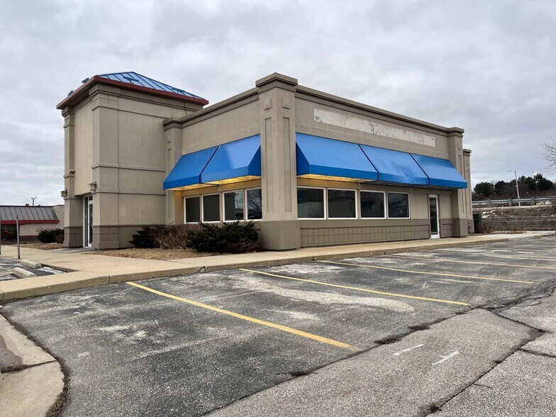 Primary Photo Of 8101 W Brown Deer Rd, Milwaukee Restaurant For Lease