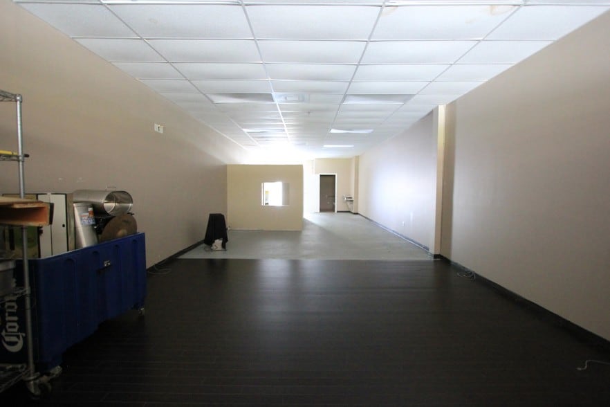 More Photos Of 1097-1131 S Clarke Rd, Ocoee Storefront Retail Office For Lease