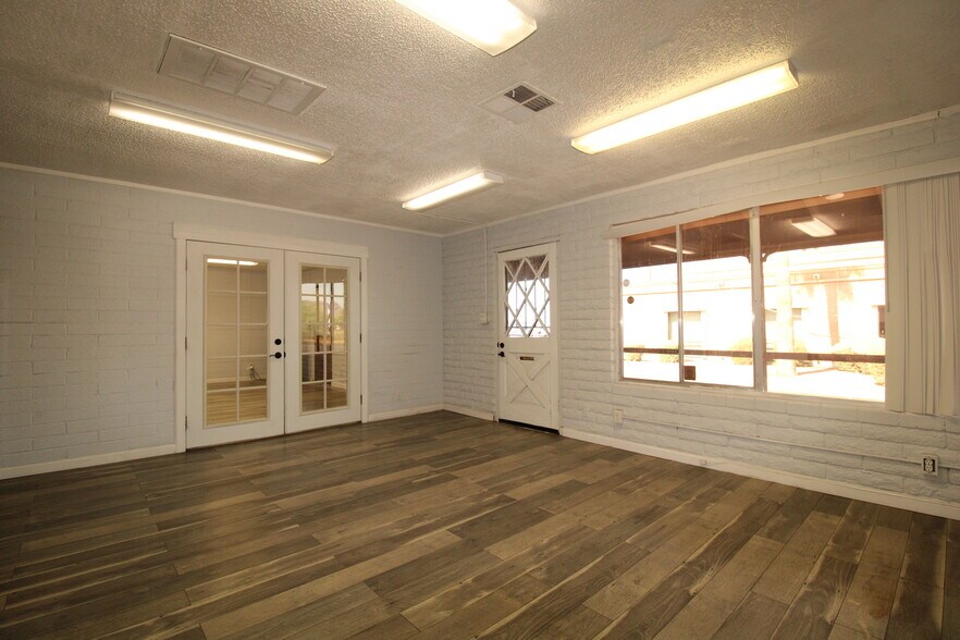 More Photos Of 1000 W Apache Trl, Apache Junction Freestanding For Sale