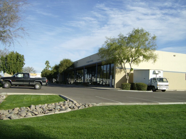 More Photos Of 3725 E Roeser Rd, Phoenix Warehouse For Lease
