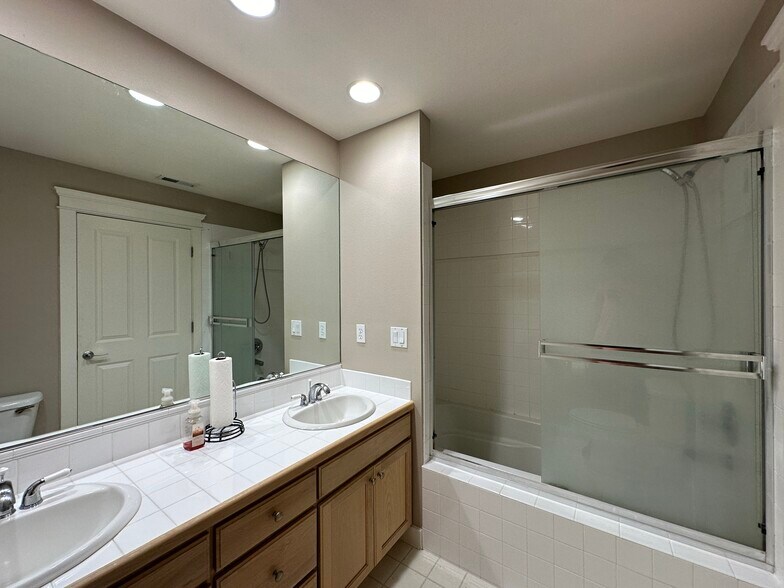 More Photos Of 1465-1495 NE Village St, Fairview Storefront Retail Residential For Sale