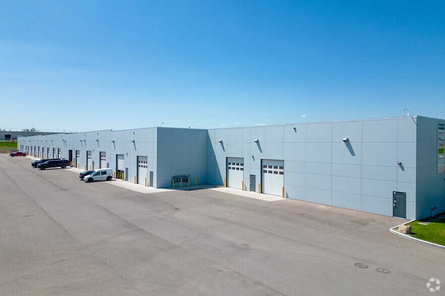 More Photos Of 999 57th Ave NE, Calgary Warehouse For Lease