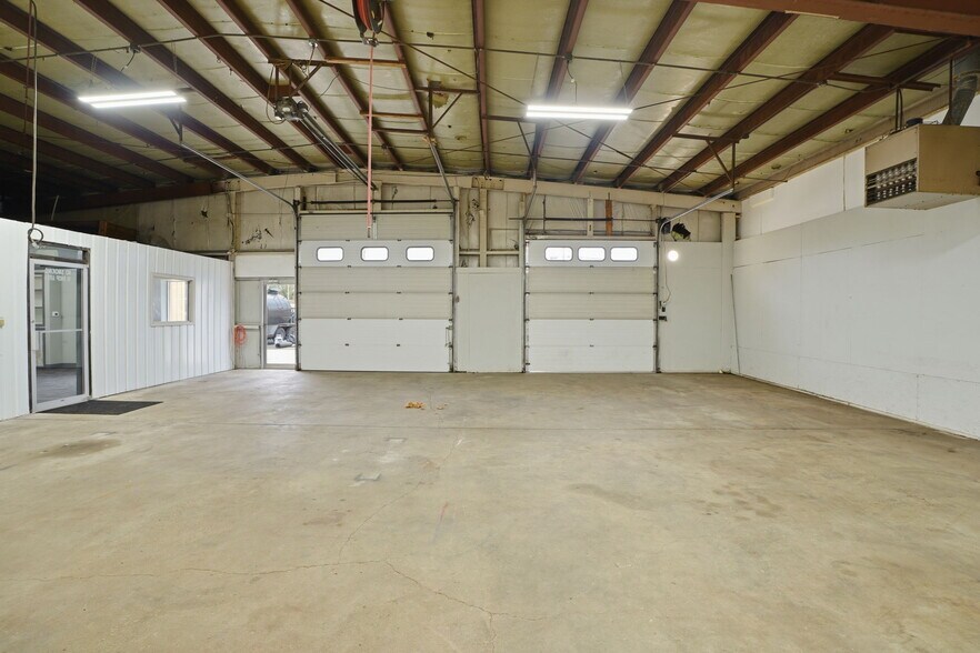More Photos Of 3499 E Main St, Kalamazoo Auto Repair For Lease