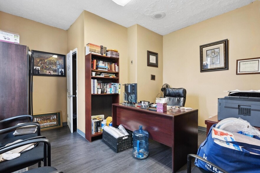 More Photos Of 8340 Pippin Rd, Cincinnati Specialty For Sale