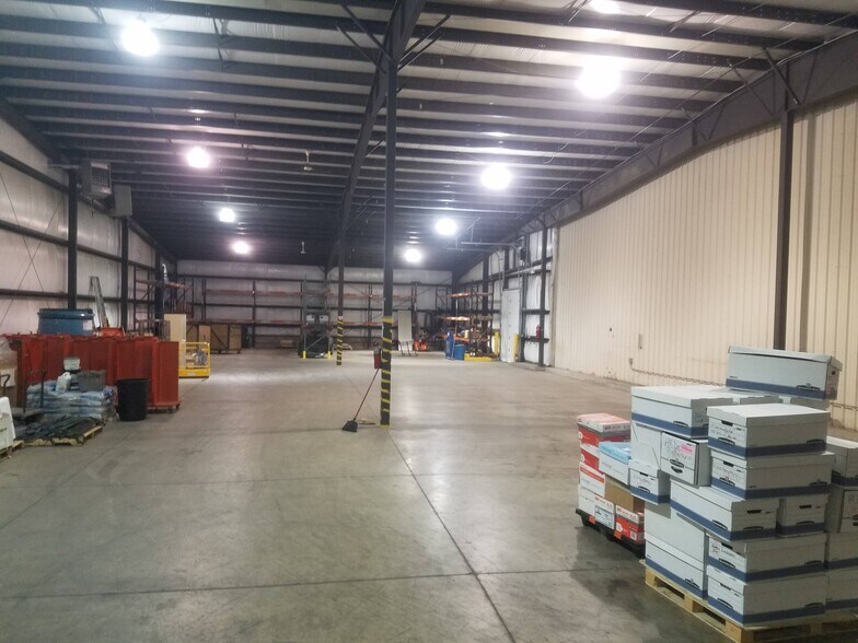 More Photos Of 2208 Trott Ave SW, Willmar Flex For Sale