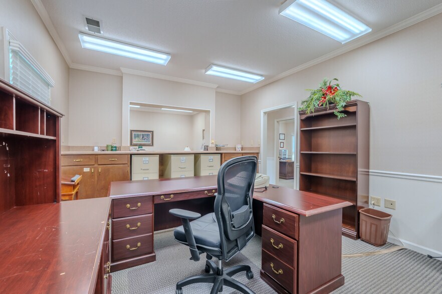 More Photos Of 970 Highway 20, Tuscumbia Office For Lease