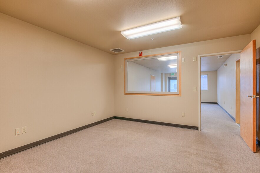 More Photos Of 62958 NE Layton Ave, Bend Light Manufacturing For Sale
