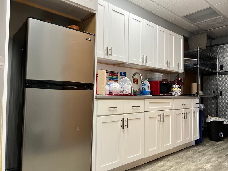 More Photos Of 51 Smart Ave, Yonkers Office For Sale