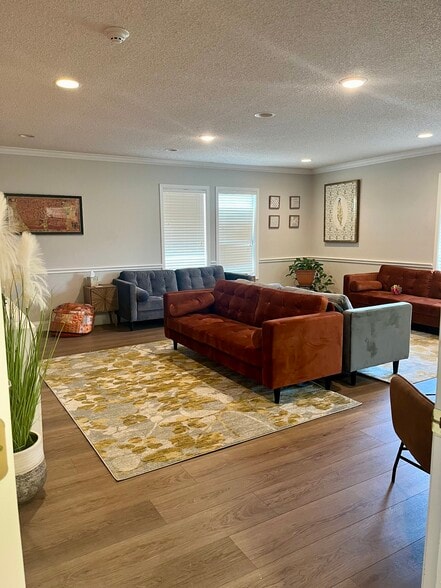 More Photos Of 1101 S Main St, Lindale Medical For Sale