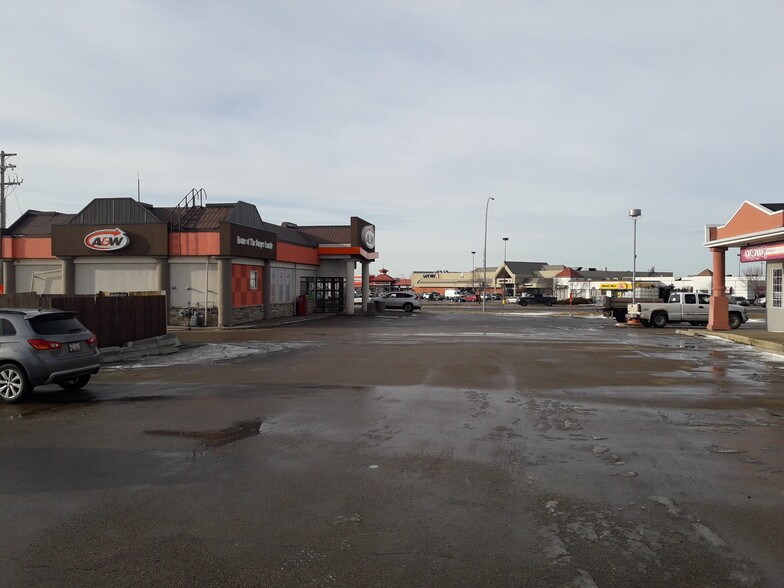 More Photos Of 6201 50th St, Leduc General Retail For Sale